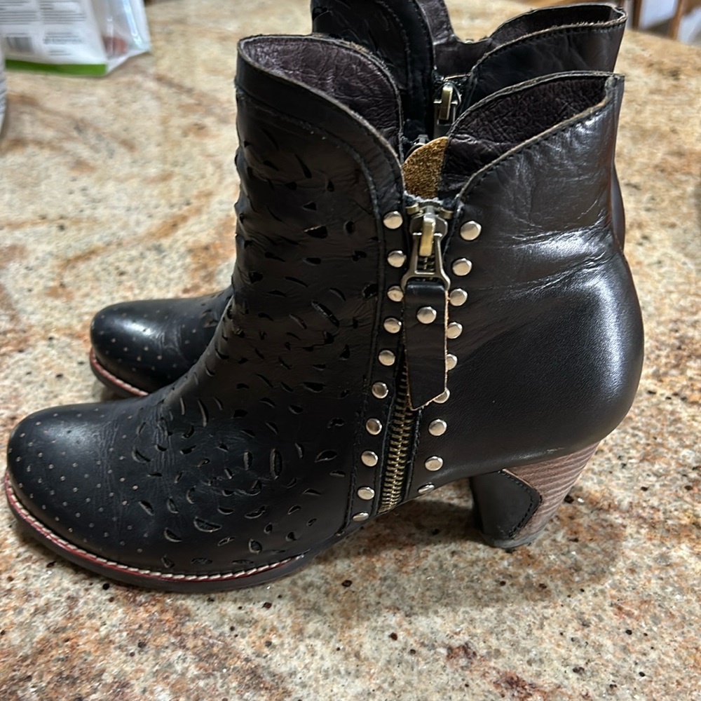 L’artiste black boots